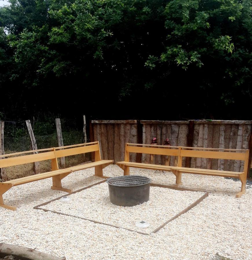 La Petite Cretouffiere - Naturiste Accommodation - Adult Only Colombiers-du-Plessis Esterno foto